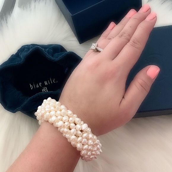 Blue Nile THICK multi strand pearl bracelet - Picture 15 of 15